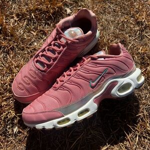 CLEAN Nike size 9.5 Mens Air Max Plus Red Stardust 2017 shoes